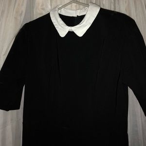 Stretchy classic dress with pockets!